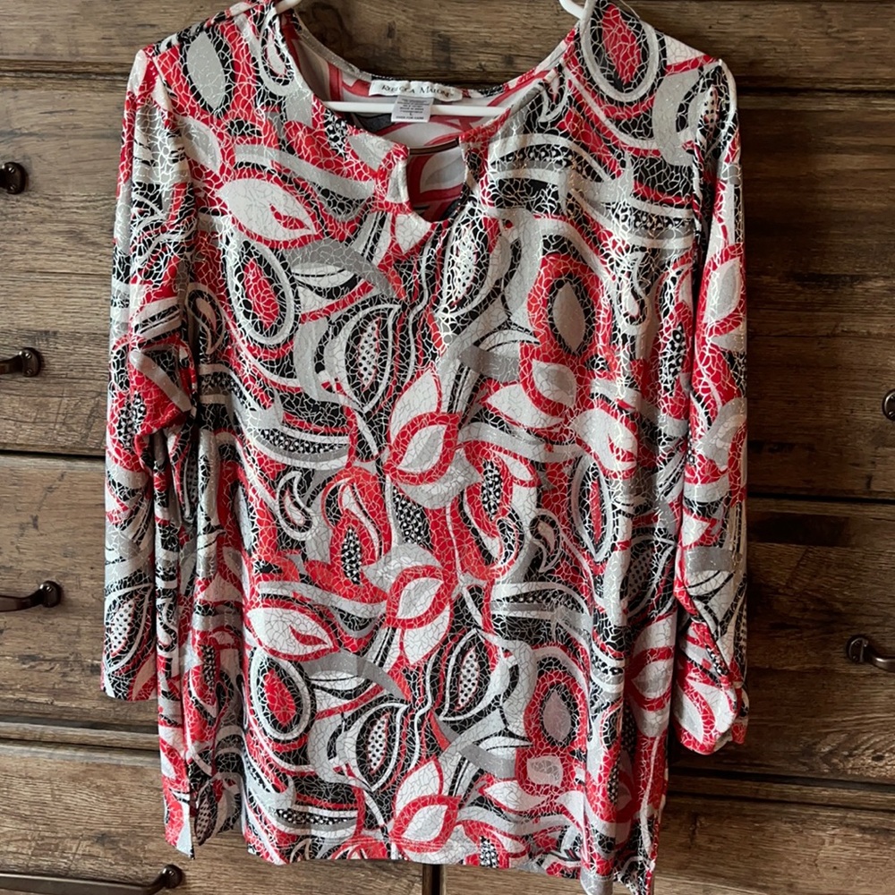 Women 3/4 long sleeve. Very nice shirt.